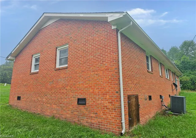Photo 4 of Single family home for sale at 5633 Bethel Rd, Jonesville, NC 28642 | MLS# 1227505 | Listing updated on 2026-09-29