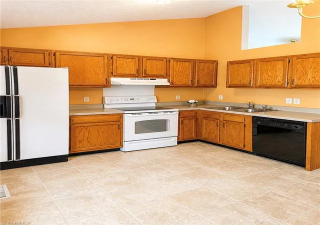 Photo 3 of Single family home for sale at 3212 Westbury Dr, Jamestown, NC 27282 | MLS# 1228443 | Listing updated on 2026-09-18