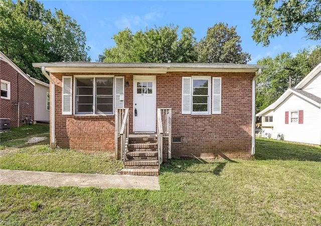 Photo 1 of Single family home for sale at 1006 E Devonshire St, Winston Salem, NC 27107 | MLS# 1237717 | Listing updated on 2026-10-21
