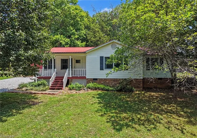 Photo 2 of Single family home for sale at 4096 Hoover Hl Rd, Trinity, NC 27370 | MLS# 1227547 | Listing updated on 2026-09-19