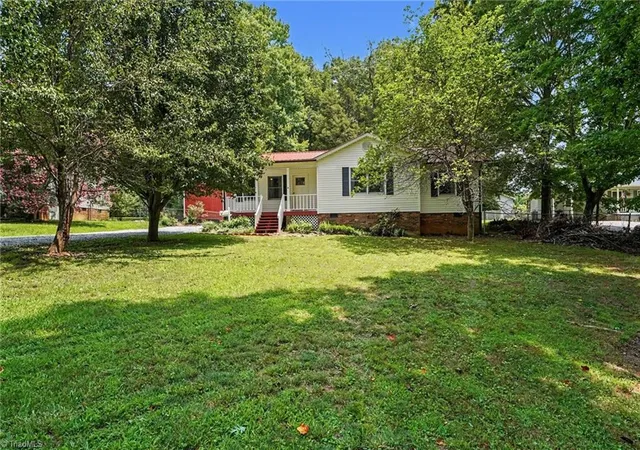 Photo 3 of Single family home for sale at 4096 Hoover Hl Rd, Trinity, NC 27370 | MLS# 1227547 | Listing updated on 2026-09-19