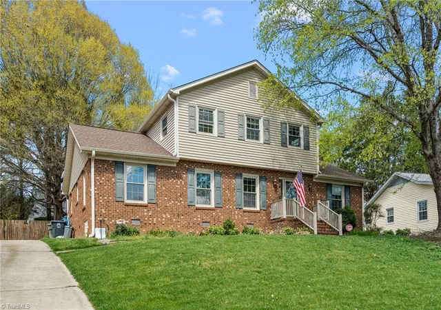 Photo 1 of Single family home for sale at 5520 Robinridge Rd, Greensboro, NC 27410 | MLS# 1213583 | Listing updated on 2026-09-23