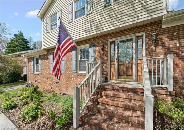 Photo 2 of Single family home for sale at 5520 Robinridge Rd, Greensboro, NC 27410 | MLS# 1213583 | Listing updated on 2026-09-23