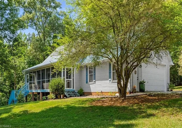1st image of 1013 Lacy Hepler Rd, Thomasville, NC 27360 | MLS# 1226039