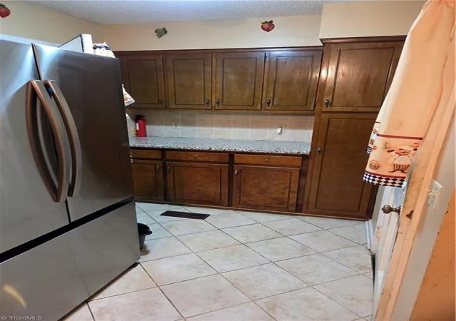 Photo 3 of Single family home for sale at 516 Dogwood Ct, High Point, NC 27260 | MLS# 1220107 | Listing updated on 2026-09-08