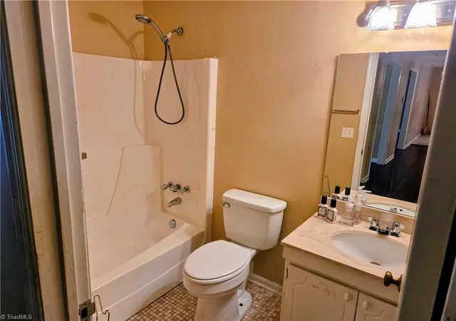 Photo 4 of Single family home for sale at 516 Dogwood Ct, High Point, NC 27260 | MLS# 1220107 | Listing updated on 2026-09-08