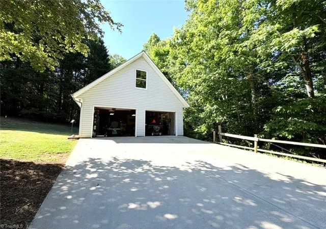 Photo 4 of Single family home for sale at 2472 Hamby Mountain Rd, Wilkesboro, NC 28697 | MLS# 1219778 | Listing updated on 2026-08-19