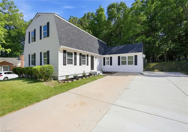 2nd image of 1930 Middlewood Ct, High Point, NC 27265 | MLS# 1219790