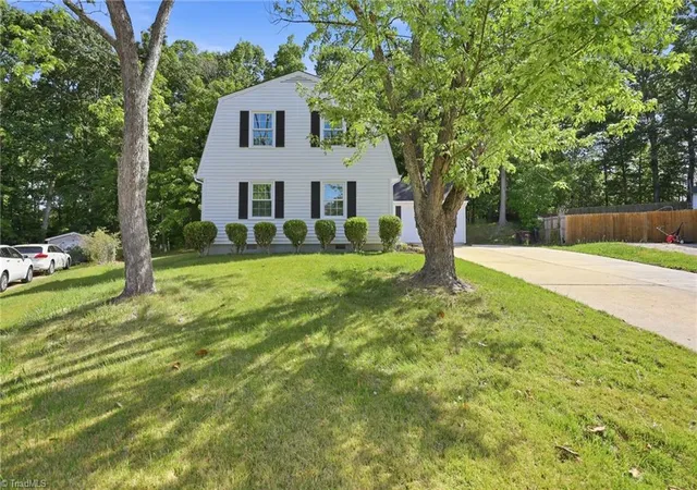 3rd image of 1930 Middlewood Ct, High Point, NC 27265 | MLS# 1219790