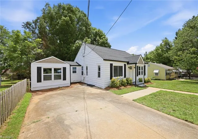 Homes for sale in Lexington, NC | 105 Broadview Ave, Lexington, NC 27295 | MLS# 1227365