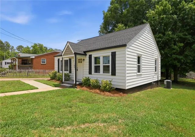 Homes for sale in Lexington, NC | 105 Broadview Ave, Lexington, NC 27295 | MLS# 1227365