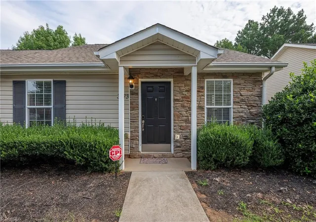 4th image of 3273 Hyde Pl Cir, Winston Salem, NC 27103 | MLS# 1232965