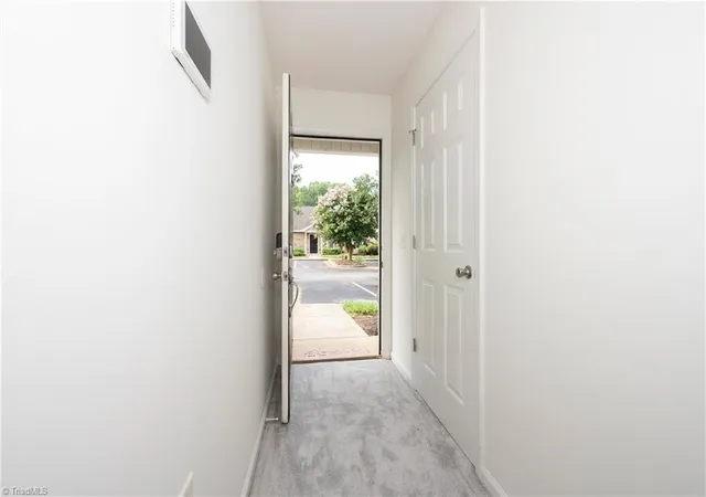 5th image of 3273 Hyde Pl Cir, Winston Salem, NC 27103 | MLS# 1232965