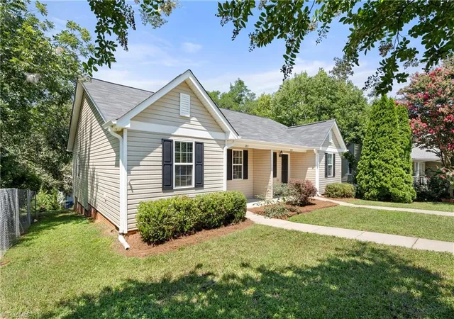 Photo 3 of Single family home for sale at 1813 Alyssum Pl, Winston Salem, NC 27127 | MLS# 1229712 | Listing updated on 2026-10-08
