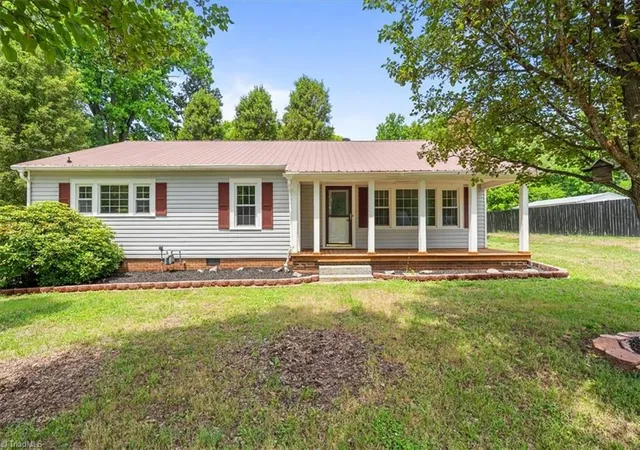 1st image of 1720 Fisher Ferry St, Thomasville, NC 27360 | MLS# 1222479
