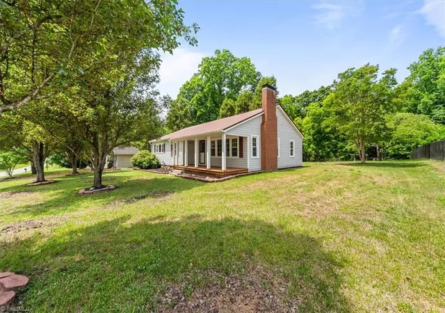 3rd image of 1720 Fisher Ferry St, Thomasville, NC 27360 | MLS# 1222479