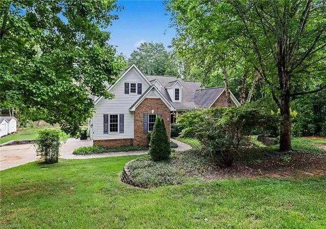 3rd image of 8602 Winding Hill Dr, Stokesdale, NC 27357 | MLS# 1228572