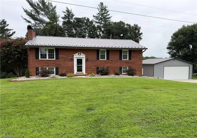 Photo 1 of Single family home for sale at 1000 Beaumont Poplar St, North Wilkesboro, NC 28659 | MLS# 1231683 | Listing updated on 2026-08-23