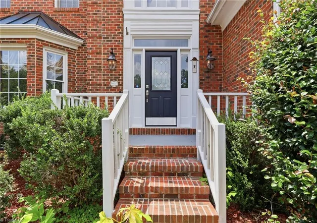 Photo 3 of Single family home for sale at 7 Archer Ct, Greensboro, NC 27407 | MLS# 1231400 | Listing updated on 2026-09-14