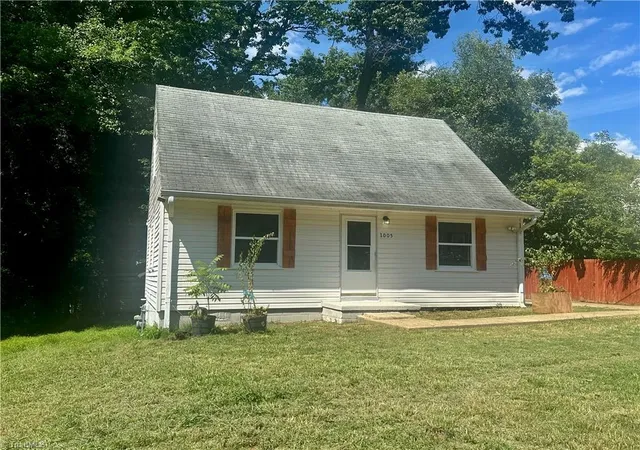 2nd image of 1005 William Dr, Winston Salem, NC 27107 | MLS# 1229826