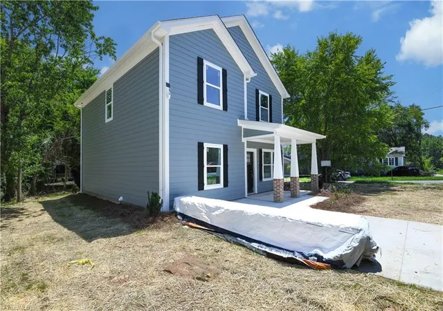 Photo 3 of Single family home for sale at 927 Pearson St, Greensboro, NC 27406 | MLS# 1227491 | Listing updated on 2026-09-16