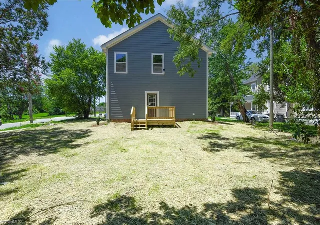 Photo 4 of Single family home for sale at 927 Pearson St, Greensboro, NC 27406 | MLS# 1227491 | Listing updated on 2026-09-16