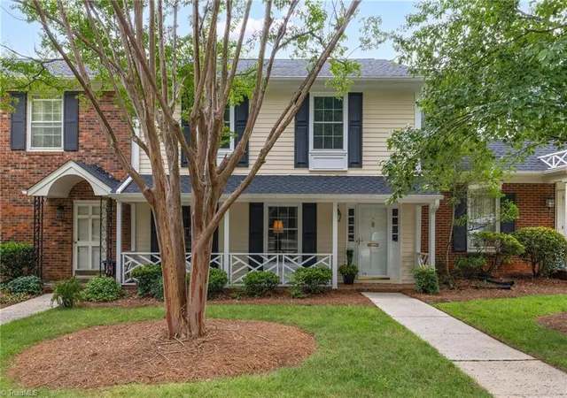 Photo 2 of Single family home for sale at 16 Fountain Manor Dr #B, Greensboro, NC 27405 | MLS# 1233415 | Listing updated on 2026-09-13