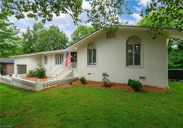 Photo 3 of Single family home for sale at 1519 Wedgewood Dr, Graham, NC 27253 | MLS# 1233355 | Listing updated on 2026-09-20