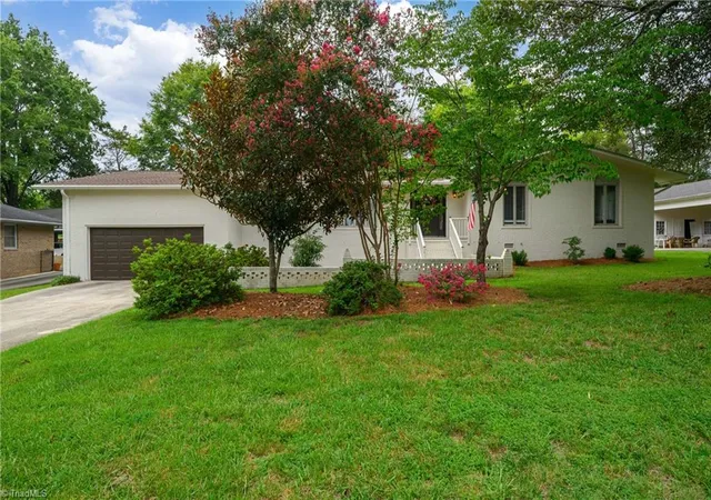 Photo 3 of Single family home for sale at 1519 Wedgewood Dr, Graham, NC 27253 | MLS# 1233355 | Listing updated on 2026-09-20