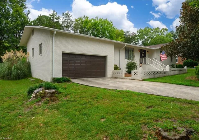 Photo 4 of Single family home for sale at 1519 Wedgewood Dr, Graham, NC 27253 | MLS# 1233355 | Listing updated on 2026-09-20