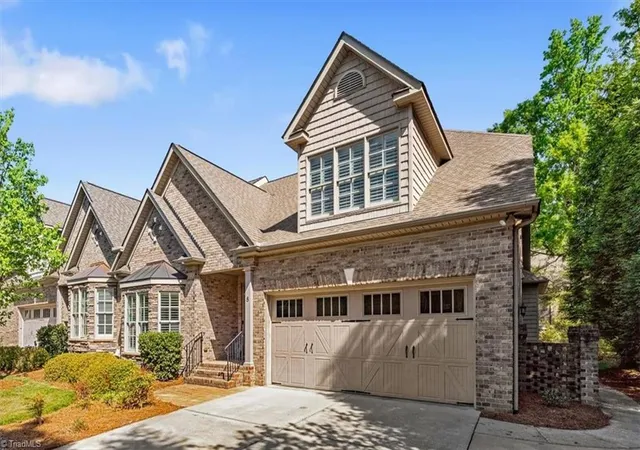 3rd image of 8 Blakeney Pl, Greensboro, NC 27408 | MLS# 1216260