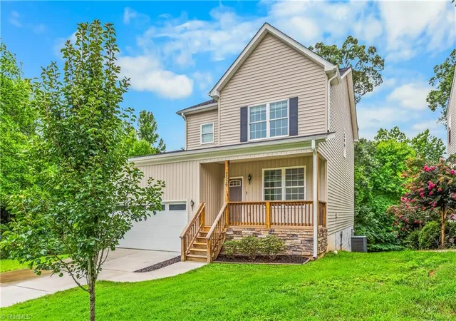 Photo 2 of Single family home for sale at 2529 Fiddlers Glenn Dr, Winston Salem, NC 27127 | MLS# 1229006 | Listing updated on 2026-09-30