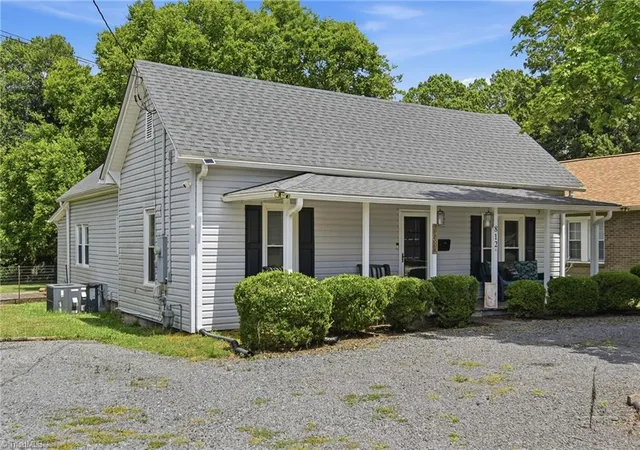 Photo 2 of Sale Pending at 812 S Salisbury St, Mocksville, NC 27028 | MLS# 1227844 | Listing updated on 2026-09-15