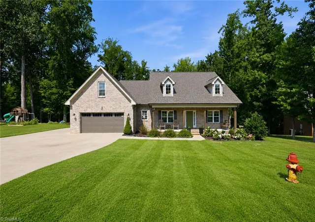 Photo 2 of Sale Pending at 2977 Bridge Point Dr, Sophia, NC 27350 | MLS# 1233601 | Listing updated on 2026-09-17