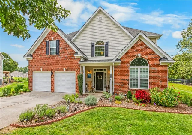 Photo 1 of Single family home for sale at 108 Lakepoint Dr, Bermuda Run, NC 27006 | MLS# 1233825 | Listing updated on 2026-09-19