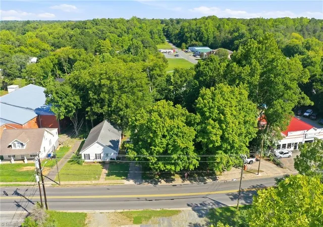 Photo 3 of Single family home for sale at 4122 S Nc Hwy 62, Burlington, NC 27215 | MLS# 1230213 | Listing updated on 2026-08-22