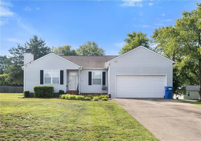 Photo 3 of Sale Pending at 300 Prince Hvn Ct, Kernersville, NC 27284 | MLS# 1231525 | Listing updated on 2026-09-07
