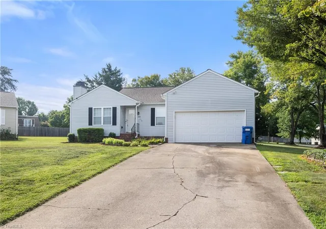 Photo 3 of Sale Pending at 300 Prince Hvn Ct, Kernersville, NC 27284 | MLS# 1231525 | Listing updated on 2026-09-07