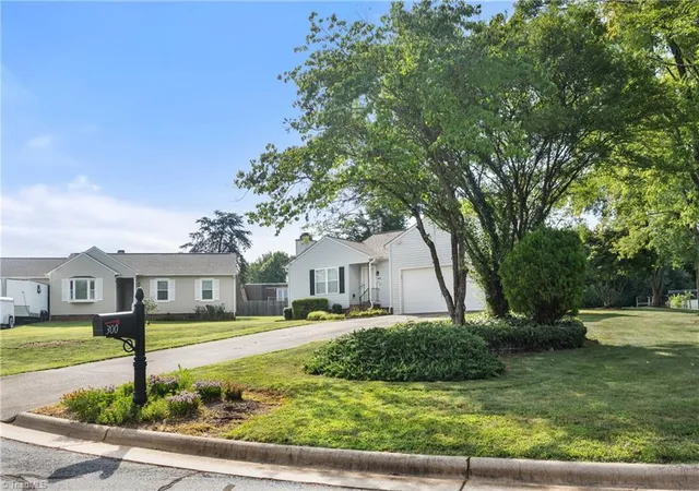 Photo 4 of Sale Pending at 300 Prince Hvn Ct, Kernersville, NC 27284 | MLS# 1231525 | Listing updated on 2026-09-07
