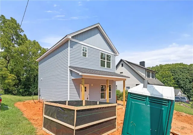 Photo 2 of Single family home for sale at 2033 E 14Th St, Winston Salem, NC 27105 | MLS# 1233889 | Listing updated on 2026-09-10