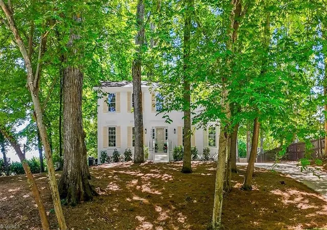 47th image of 3003 Edgewater Dr, Greensboro, NC 27403 | MLS# 1208811