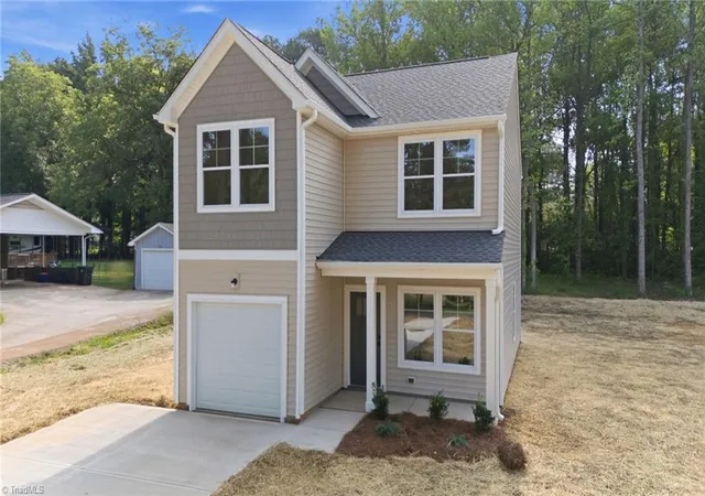 2nd image of 122 Maplewood Ave, Thomasville, NC 27360 | MLS# 1227291