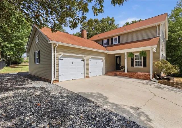 Photo 1 of Single family home for sale at 4518 Oak Holw Dr, High Point, NC 27265 | MLS# 1224850 | Listing updated on 2026-10-07