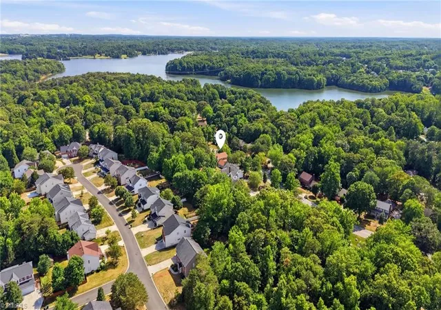 Photo 3 of Single family home for sale at 4518 Oak Holw Dr, High Point, NC 27265 | MLS# 1224850 | Listing updated on 2026-10-07