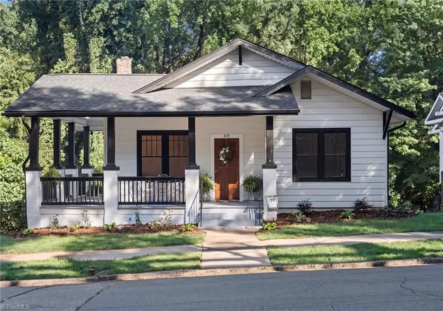 Photo 2 of Single family home for sale at 319 Lockland Ave, Winston Salem, NC 27103 | MLS# 1229961 | Listing updated on 2026-10-08
