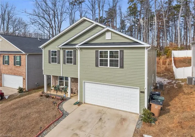 3rd image of 4734 Black Forest Dr, Greensboro, NC 27405 | MLS# 1227546