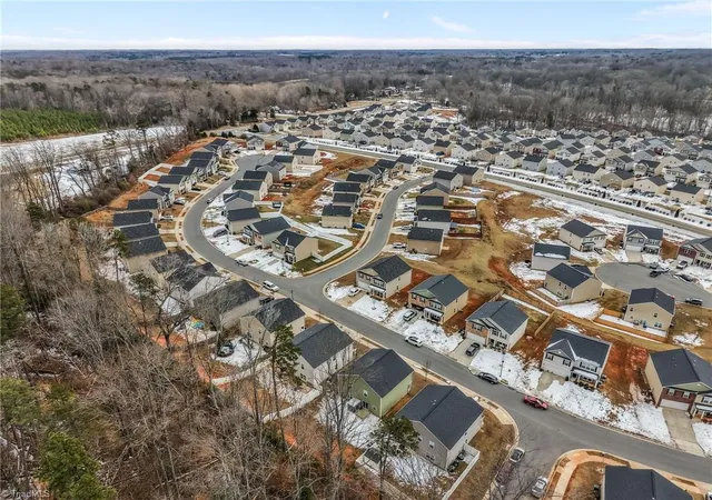 41st image of 4734 Black Forest Dr, Greensboro, NC 27405 | MLS# 1227546