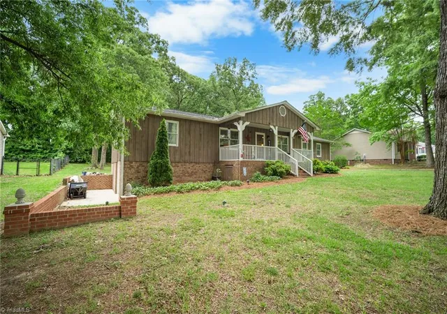 Homes for sale in Archdale, NC | 1025 Springwood Ln, Archdale, NC 27263 | MLS# 1226442