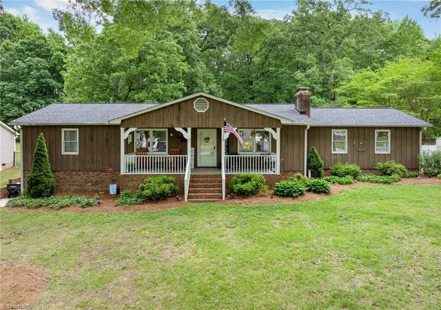 Homes for sale in Archdale, NC | 1025 Springwood Ln, Archdale, NC 27263 | MLS# 1226442