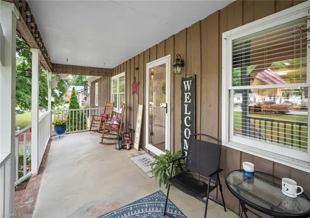 Homes for sale in Archdale, NC | 1025 Springwood Ln, Archdale, NC 27263 | MLS# 1226442